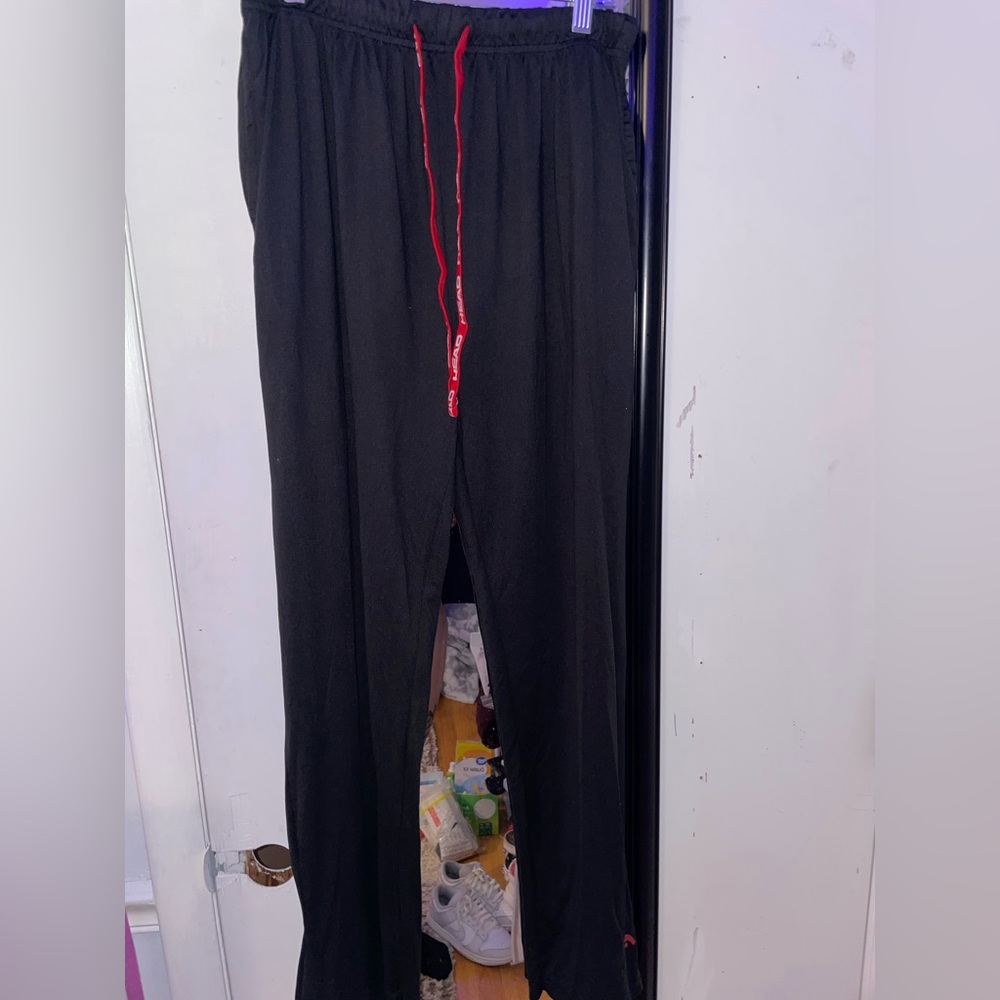 Black underarmour-like athletic pants